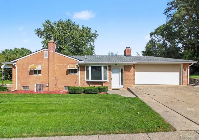 Photo 1 of Single family home for sale at 1085 Queen Ct, Milford, MI 48381 | MLS# 20261076148 | Listing updated on 2026-10-21
