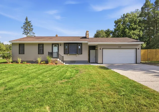 Photo 1 of Single family home for sale at 4340 S Quarterline Rd, Muskegon, MI 49444 | MLS# 71026050195 | Listing updated on 2026-10-20
