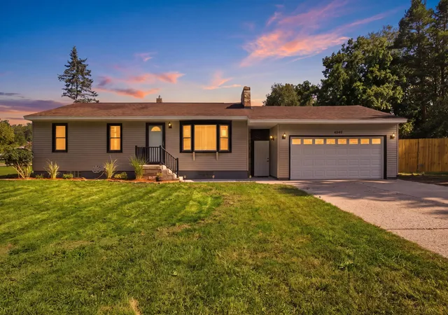 Photo 3 of Single family home for sale at 4340 S Quarterline Rd, Muskegon, MI 49444 | MLS# 71026050195 | Listing updated on 2026-10-20