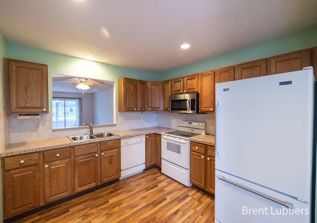 Listing Photo 5 - Condo for sale in building located at 10283 Castlecourt, Zeeland, MI 49464 - Unit #7