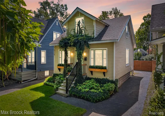 Photo 2 of Single family home for sale at 2233 Edgewood Blvd, Berkley, MI 48072 | MLS# 20261076158 | Listing updated on 2026-10-11