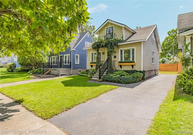 Photo 3 of Single family home for sale at 2233 Edgewood Blvd, Berkley, MI 48072 | MLS# 20261076158 | Listing updated on 2026-10-11