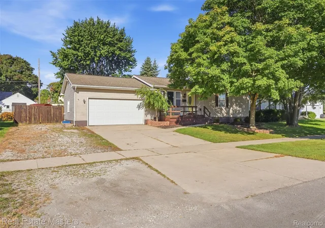 Photo 1 of Single family home for sale at 1216 Wisconsin Ave, Marysville, MI 48040 | MLS# 20261076163 | Listing updated on 2026-10-25