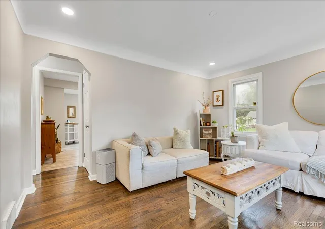 Photo 3 of Single family home for sale at 173 W Evelyn Ave, Hazel Park, MI 48030 | MLS# 20261076162 | Listing updated on 2026-10-10