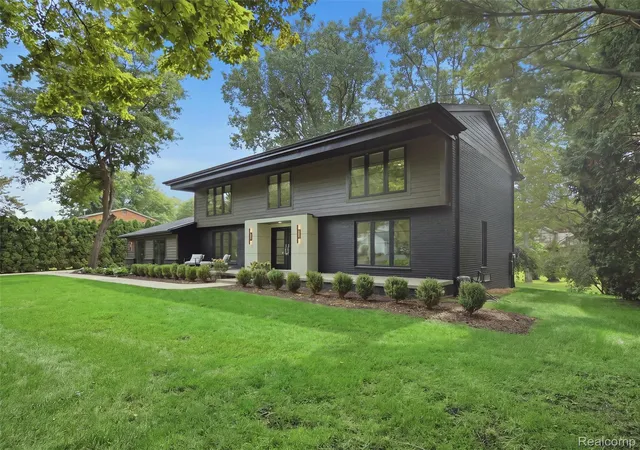 Photo 3 of Single family home for sale at 766 Woodchester Dr, Bloomfield Hills, MI 48304 | MLS# 20261076166 | Listing updated on 2026-10-19