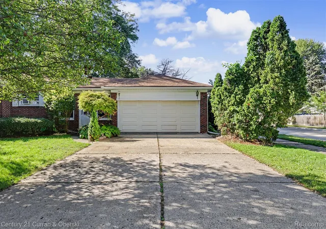 Photo 3 of Single family home for sale at 22300 Lanse St, Saint Clair Shores, MI 48081 | MLS# 20261076170 | Listing updated on 2026-10-20