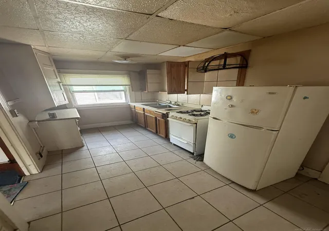 Photo 3 of Multi family home for sale at 904 Seymour Ave, Lansing, MI 48906 | MLS# 58050222446 | Listing updated on 2026-10-06