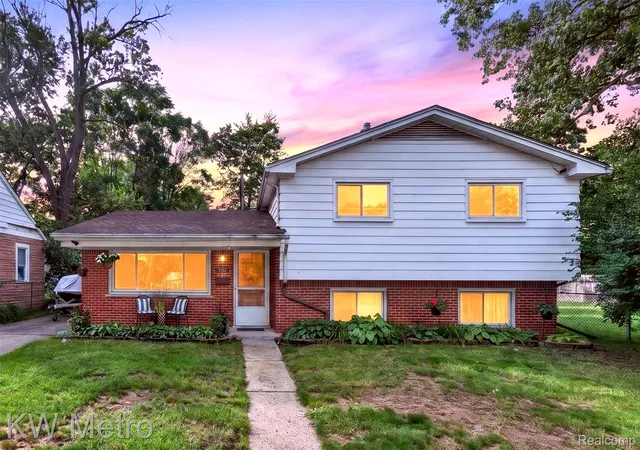 Photo 1 of Sale Pending at 348 E Evelyn Ave, Hazel Park, MI 48030 | MLS# 20261076199 | Listing updated on 2026-10-20