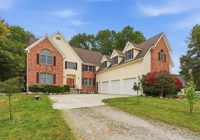 Photo 3 of Single family home for sale at 5160 Vine St, Saint Clair, MI 48079 | MLS# 20261076216 | Listing updated on 2026-10-24