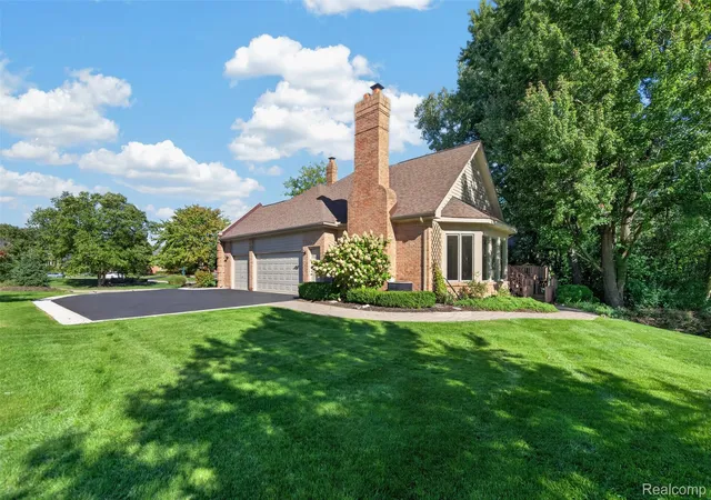 Photo 3 of Single family home for sale at 3653 Cedar Brk Dr, Rochester Hills, MI 48309 | MLS# 20261076228 | Listing updated on 2026-10-19