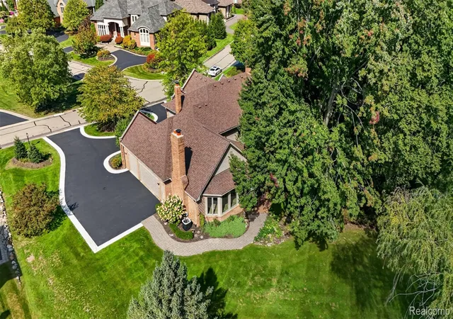Photo 4 of Single family home for sale at 3653 Cedar Brk Dr, Rochester Hills, MI 48309 | MLS# 20261076228 | Listing updated on 2026-10-19