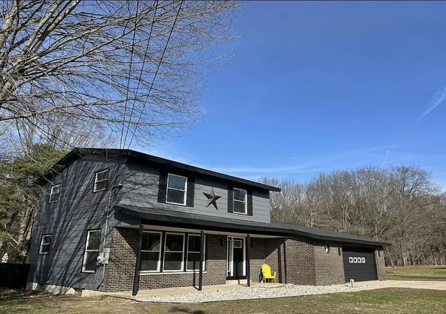 Photo 1 of Single family home for sale at 1840 Eloise Dr, Muskegon, MI 49444 | MLS# 71026050242 | Listing updated on 2026-10-12