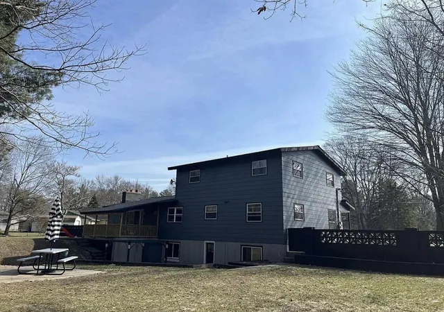 Photo 3 of Single family home for sale at 1840 Eloise Dr, Muskegon, MI 49444 | MLS# 71026050242 | Listing updated on 2026-10-12