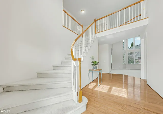 Photo 3 of Single family home for sale at 1357 Kentfield Dr, Rochester, MI 48307 | MLS# 58050222466 | Listing updated on 2026-10-08