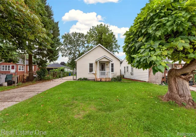 Photo 2 of Single family home for sale at 1446 E Meyers Ave, Hazel Park, MI 48030 | MLS# 20261076268 | Listing updated on 2026-10-15