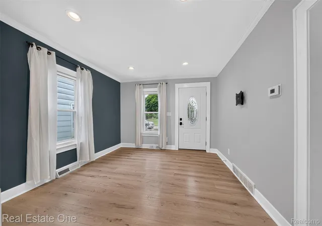 Photo 4 of Single family home for sale at 1446 E Meyers Ave, Hazel Park, MI 48030 | MLS# 20261076268 | Listing updated on 2026-10-15