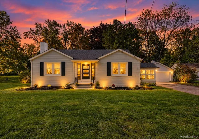 Photo 1 of Single family home for sale at 1493 Merry Rd, Waterford, MI 48328 | MLS# 20261076276 | Listing updated on 2026-10-17