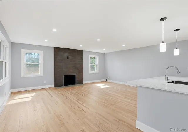 Photo 2 of Single family home for sale at 1493 Merry Rd, Waterford, MI 48328 | MLS# 20261076276 | Listing updated on 2026-10-17