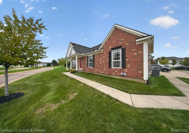 Listing Photo 4 - Condo for sale in building located at 1301 Riversedge Dr, Saline, MI 48176