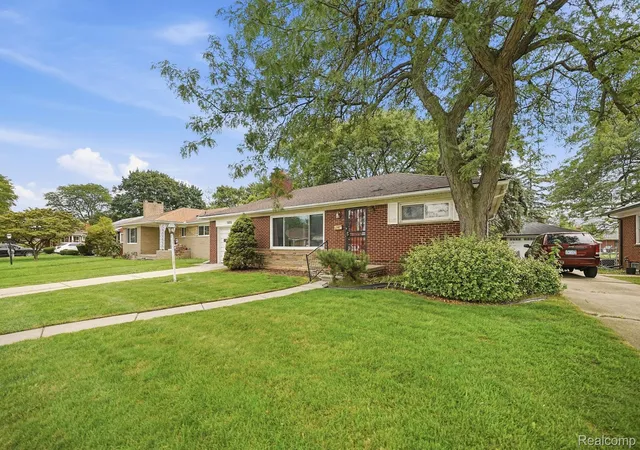Photo 2 of Single family home for sale at 16816 Collinson Ave, Eastpointe, MI 48021 | MLS# 20261076290 | Listing updated on 2026-10-19