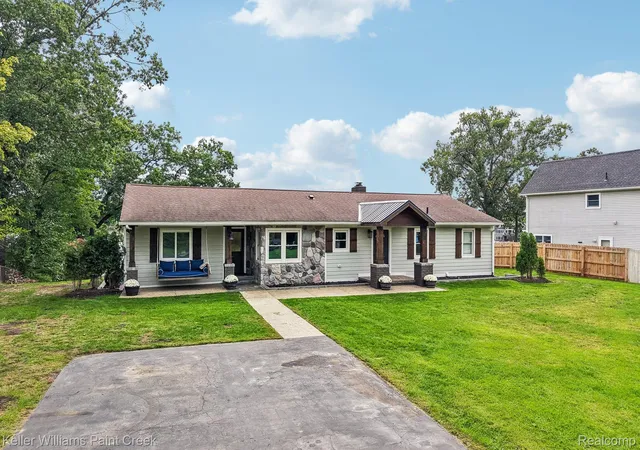 Photo 2 of Single family home for sale at 4890 Clinton Dr, Clarkston, MI 48346 | MLS# 20261076306 | Listing updated on 2026-10-21