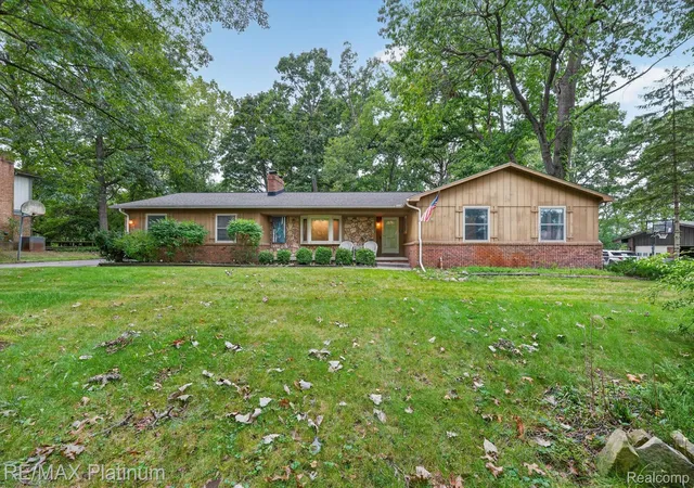 Photo 1 of Single family home for sale at 9780 Daleview Dr, South Lyon, MI 48178 | MLS# 20261076312 | Listing updated on 2026-10-10