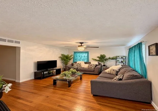 Photo 3 of Single family home for sale at 22401 Cunningham Ave, Warren, MI 48091 | MLS# 20261076315 | Listing updated on 2026-10-06