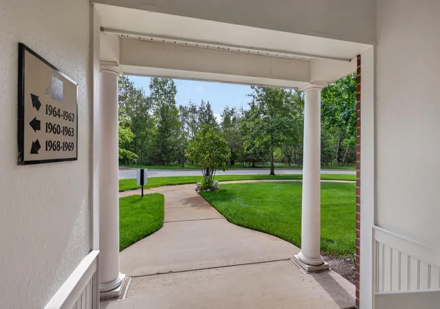 Listing Photo 3 - Condo for sale in building located at 1967 Coventry Cir, Jackson, MI 49201