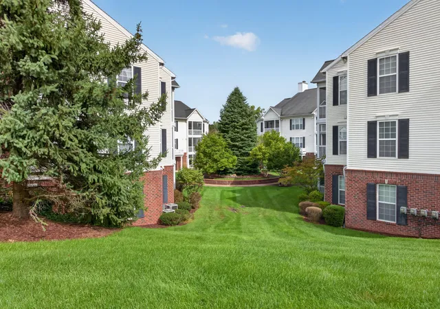 Listing Photo 4 - Condo for sale in building located at 1967 Coventry Cir, Jackson, MI 49201