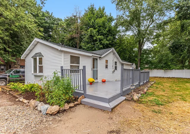 Photo 1 of Single family home for sale at 8514 Portage Lake Blvd, Pinckney, MI 48169 | MLS# 81026050303 | Listing updated on 2026-10-23