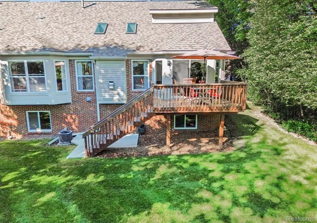 Listing Photo 4 - Condo for sale in building located at 3806 Arbor Dr, Auburn Hills, MI 48326