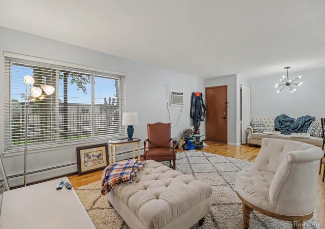 Listing Photo 5 - Condo for sale in building located at 3429 Hillside Dr, RoyalOakCity_Oakland, MI 48073 - Unit #Unit 31