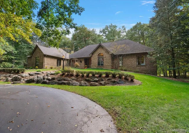 Photo 2 of Single family home for sale at 7529 Bitterbush, Clarkston, MI 48348 | MLS# 20261076354 | Listing updated on 2026-10-19