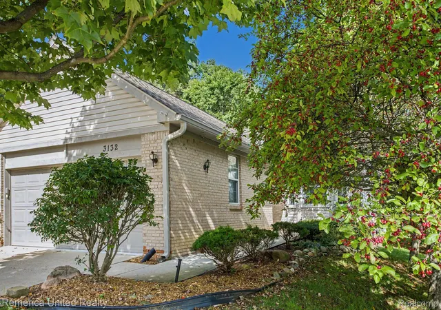 Photo 2 of Condo for sale at 3132 Harbor Ct, Waterford, MI 48328 | MLS# 20261076357 | Listing updated on 2026-10-06