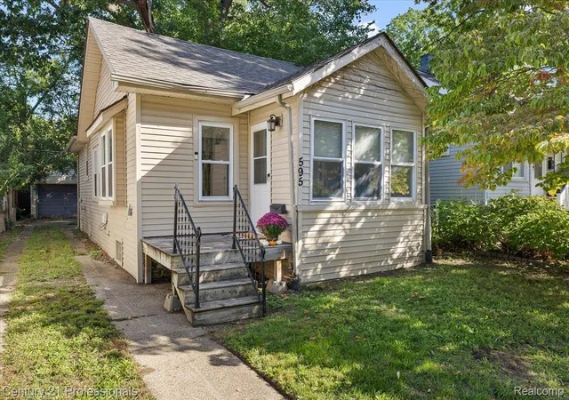 Photo 1 of Single family home for sale at 595 E Drayton St, Ferndale, MI 48220 | MLS# 20261076364 | Listing updated on 2026-10-10