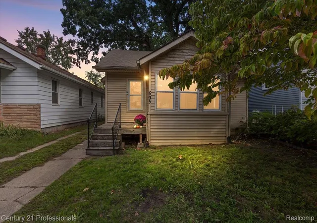 Photo 2 of Single family home for sale at 595 E Drayton St, Ferndale, MI 48220 | MLS# 20261076364 | Listing updated on 2026-10-10