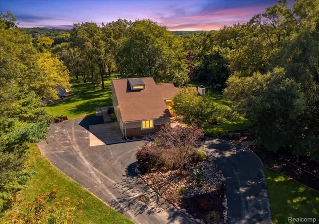 Photo 1 of Single family home for sale at 2605 Childs Lake Rd, Milford, MI 48381 | MLS# 20261076365 | Listing updated on 2026-10-11