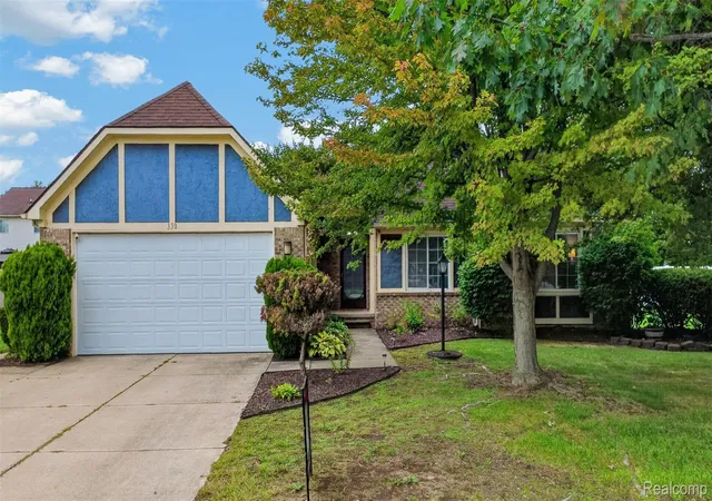 Photo 2 of Single family home for sale at 330 Harbour Pointe Dr, Belleville, MI 48111 | MLS# 20261076410 | Listing updated on 2026-10-18