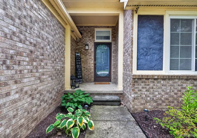 Photo 3 of Single family home for sale at 330 Harbour Pointe Dr, Belleville, MI 48111 | MLS# 20261076410 | Listing updated on 2026-10-18