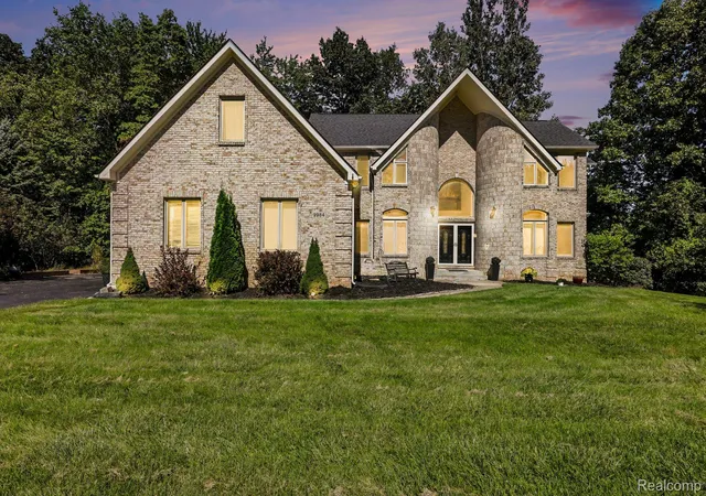 Photo 1 of Single family home for sale at 9984 Maple Valley Dr, Clarkston, MI 48348 | MLS# 20261076414 | Listing updated on 2026-10-18