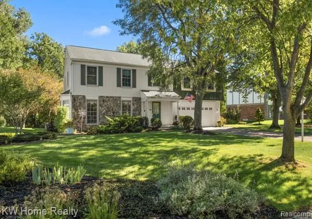 Photo 3 of Single family home for sale at 23482 Derby Ln, Farmington Hills, MI 48336 | MLS# 20261076436 | Listing updated on 2026-10-19