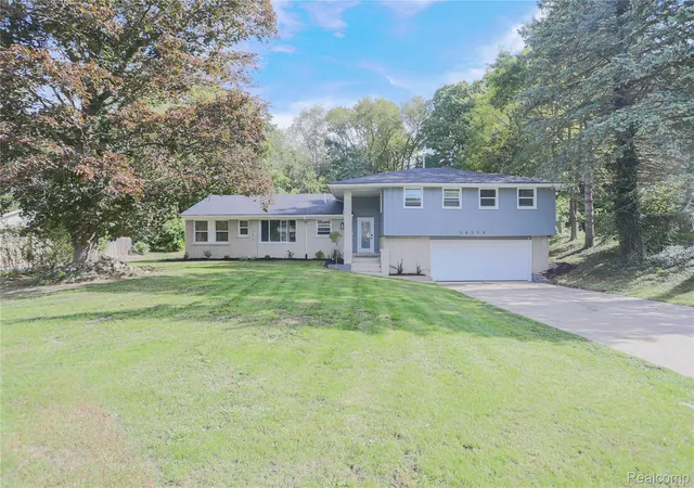 Photo 1 of Single family home for sale at 38598 Applewood St, Clinton Township, MI 48036 | MLS# 20261076459 | Listing updated on 2026-10-17