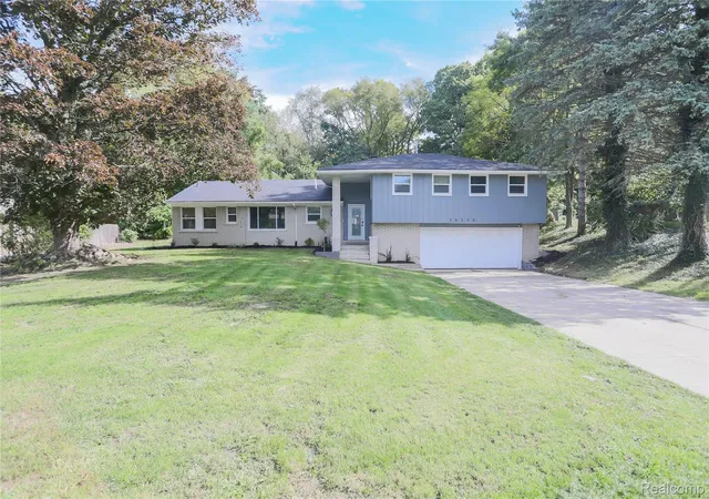 Photo 2 of Single family home for sale at 38598 Applewood St, Clinton Township, MI 48036 | MLS# 20261076459 | Listing updated on 2026-10-17