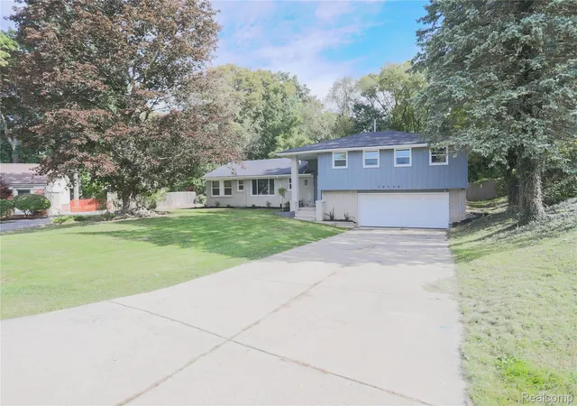Photo 3 of Single family home for sale at 38598 Applewood St, Clinton Township, MI 48036 | MLS# 20261076459 | Listing updated on 2026-10-17