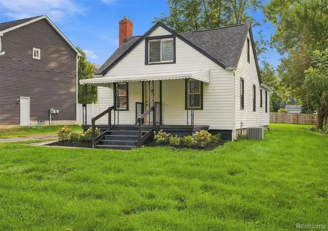 Photo 1 of Single family home for sale at 3135 Eastwood Dr, Rochester Hills, MI 48309 | MLS# 20261076467 | Listing updated on 2026-10-18