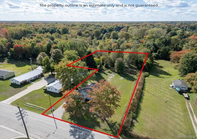 Photo 3 of Single family home for sale at 2971 Beach Rd, Port Huron, MI 48060 | MLS# 20261076476 | Listing updated on 2026-10-12