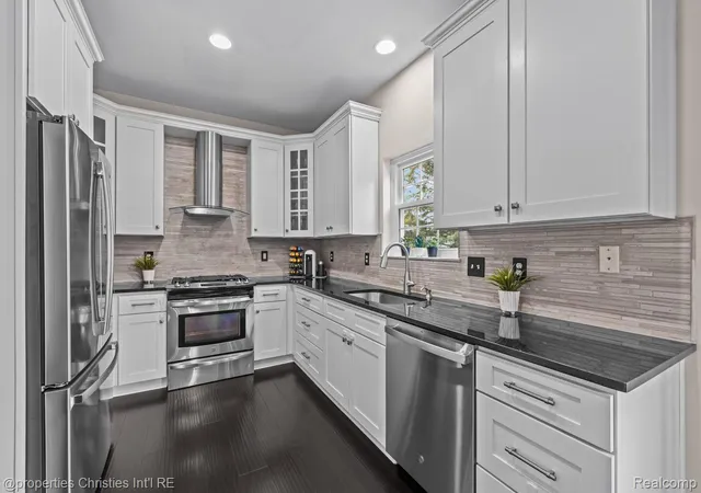 Photo 2 of Condo for sale at 31076 Silverdale Dr, Novi, MI 48377 | MLS# 20261076502 | Listing updated on 2026-10-18