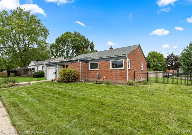 Photo 3 of Single family home for sale at 29530 Robert Dr, Livonia, MI 48150 | MLS# 20261076506 | Listing updated on 2026-10-15