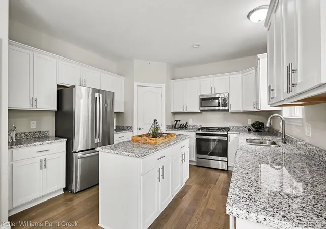 Listing Photo 4 - Condo for sale in building located at 140 Jordyn Wy, Oxford, MI 48371