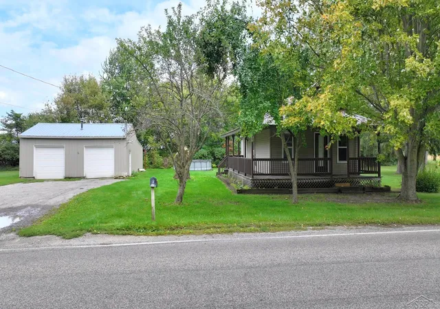 Photo 1 of Single family home for sale at 1411 Chesaning Rd, Saint Charles, MI 48655 | MLS# 61050222554 | Listing updated on 2026-10-09
